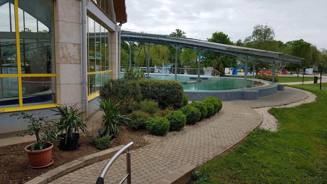 Zafir Sziget Apartman Sarvar Exterior photo