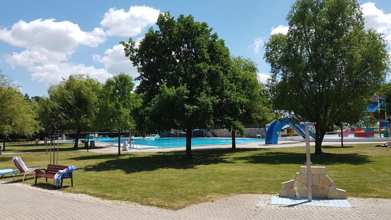 Zafir Sziget Apartman Sarvar Exterior photo