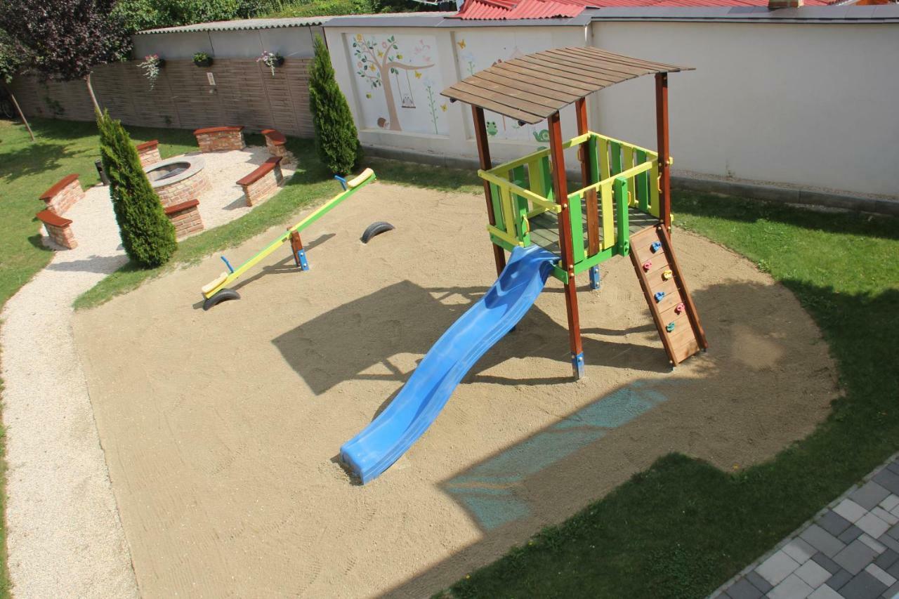 Zafir Sziget Apartman Sarvar Exterior photo